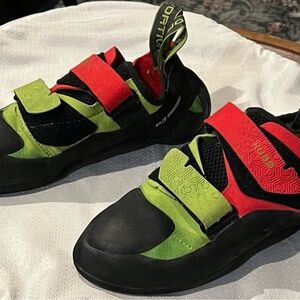 La Sportiva Kubo Rock Climbing Shoes – Men’s US 10 (Goji/Neon)